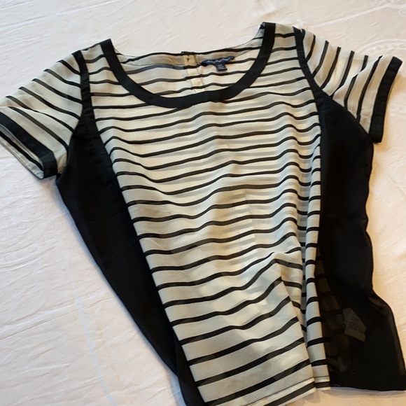 American Eagle Outfitters blouse. Black and and ivory stripes. Size Medium. - Picture 4 of 4